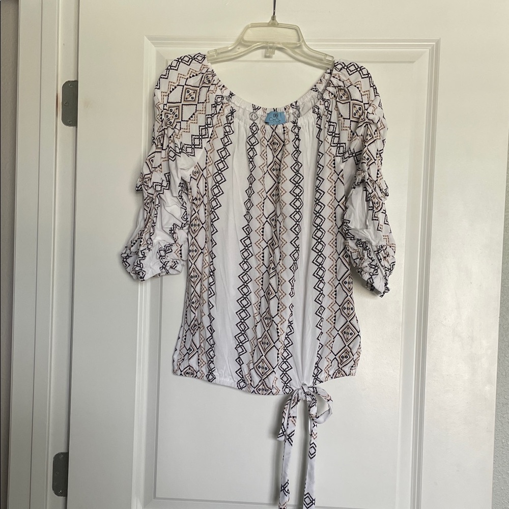 CeCe White and Black Geometric Blouse NWOT Size S